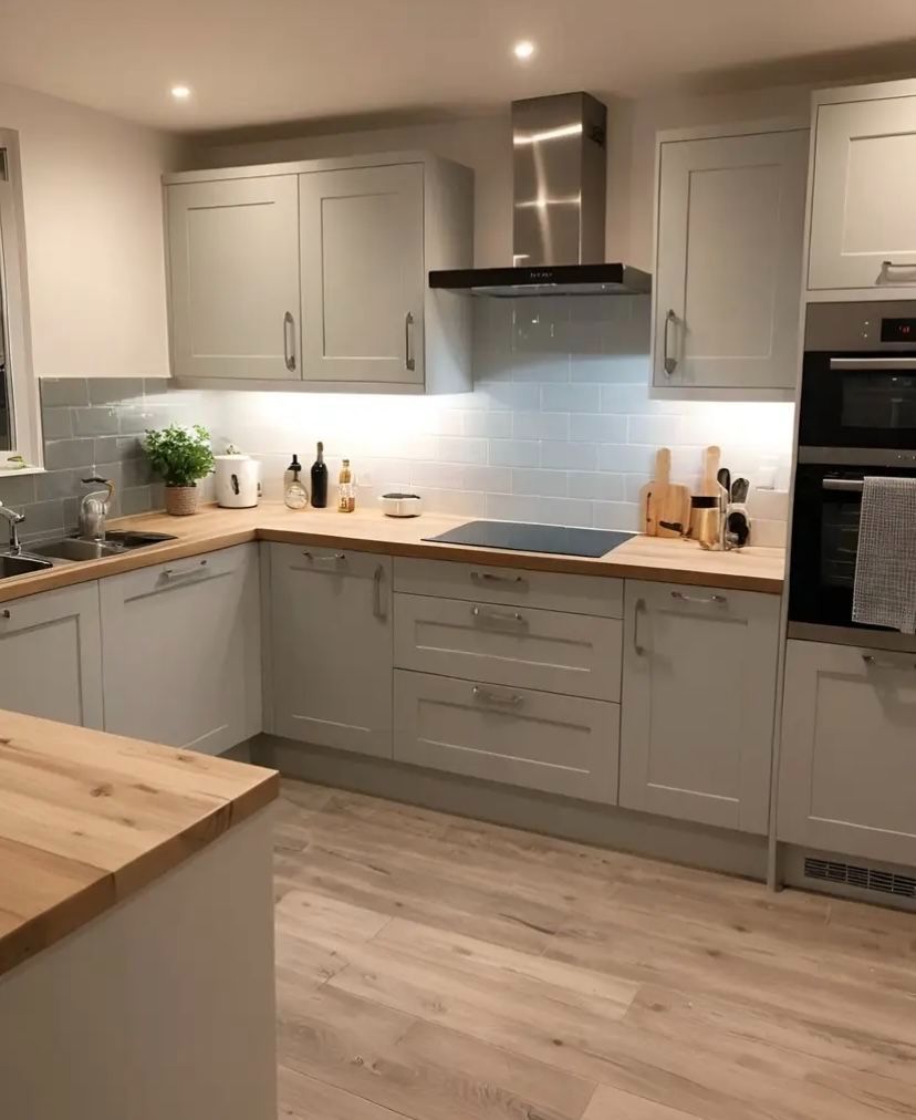 Shaker kitchen with metro splashback